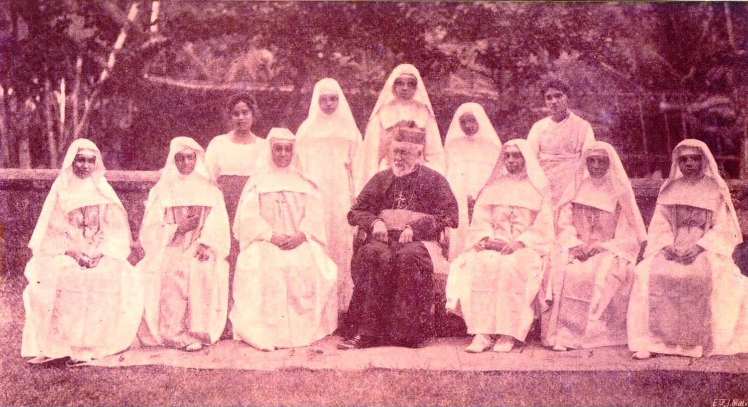 Pioneer members with the Founder - Silver Jubilee of Bishop Van Reeth Pioneer members with the Founder - Silver Jubilee of Bishop Van Reeth